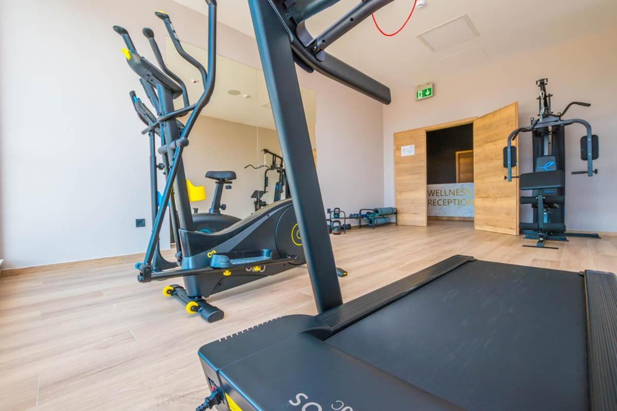 Hotel Delfin Lanterna Tar-Vabriga المظهر الخارجي الصورة