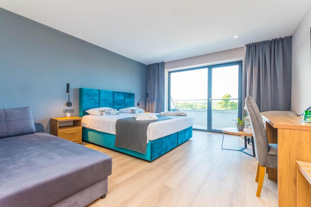 Hotel Delfin Lanterna Tar-Vabriga المظهر الخارجي الصورة