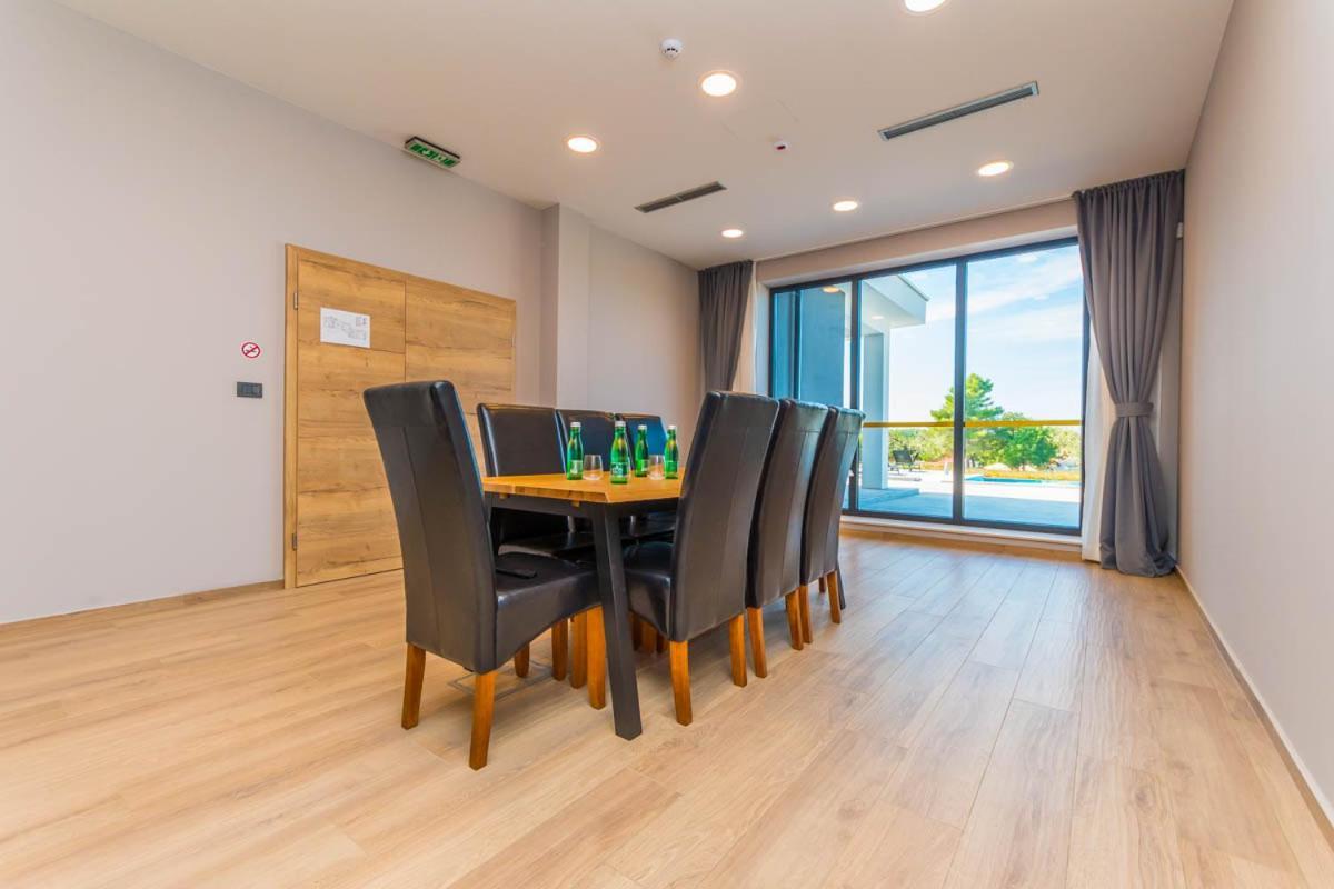 Hotel Delfin Lanterna Tar-Vabriga المظهر الخارجي الصورة