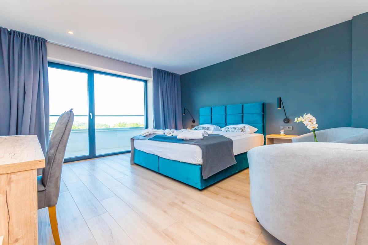 Hotel Delfin Lanterna Tar-Vabriga المظهر الخارجي الصورة