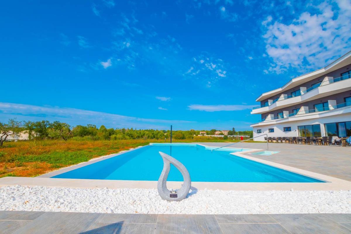 Hotel Delfin Lanterna Tar-Vabriga المظهر الخارجي الصورة