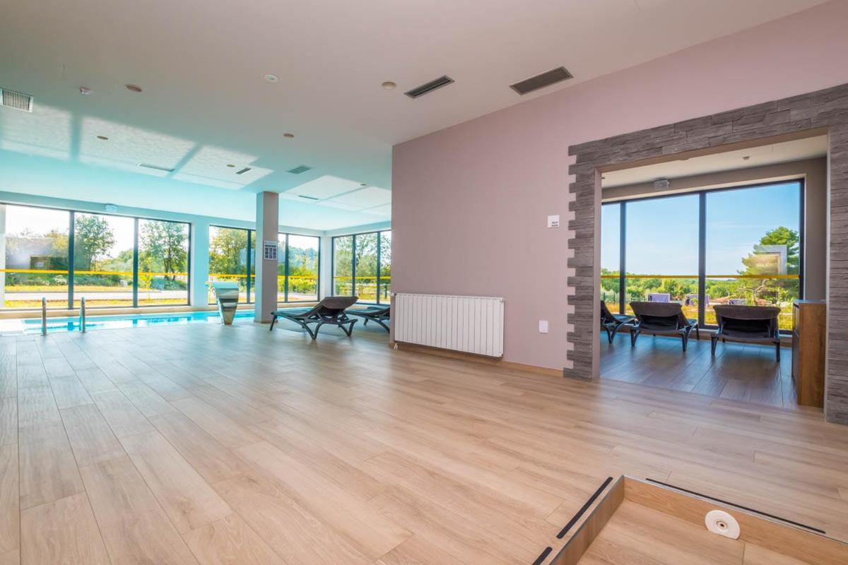 Hotel Delfin Lanterna Tar-Vabriga المظهر الخارجي الصورة