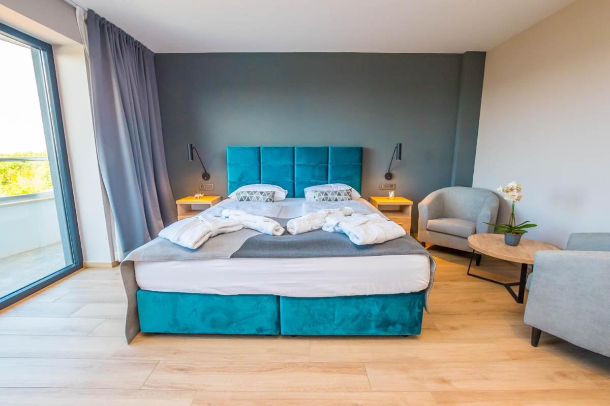 Hotel Delfin Lanterna Tar-Vabriga المظهر الخارجي الصورة