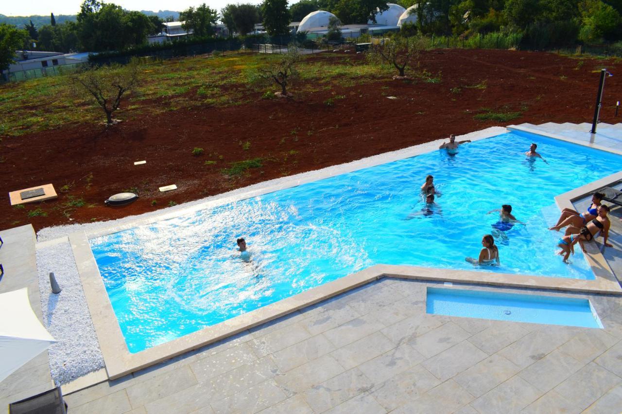 Hotel Delfin Lanterna Tar-Vabriga المظهر الخارجي الصورة